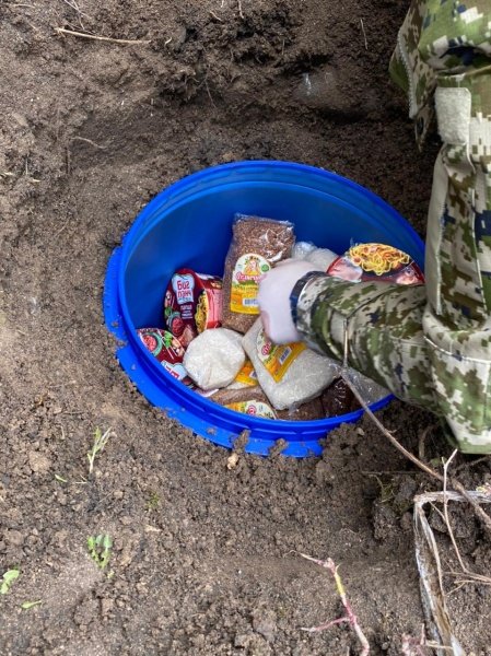 В Сунженском районе Ингушетии полицейские  обнаружили схрон с продуктами питания и медикаментами